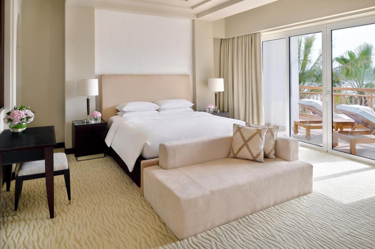 Park Hyatt Dubai Hotel Exterior photo A bedroom at the Jumeirah Beach Hotel