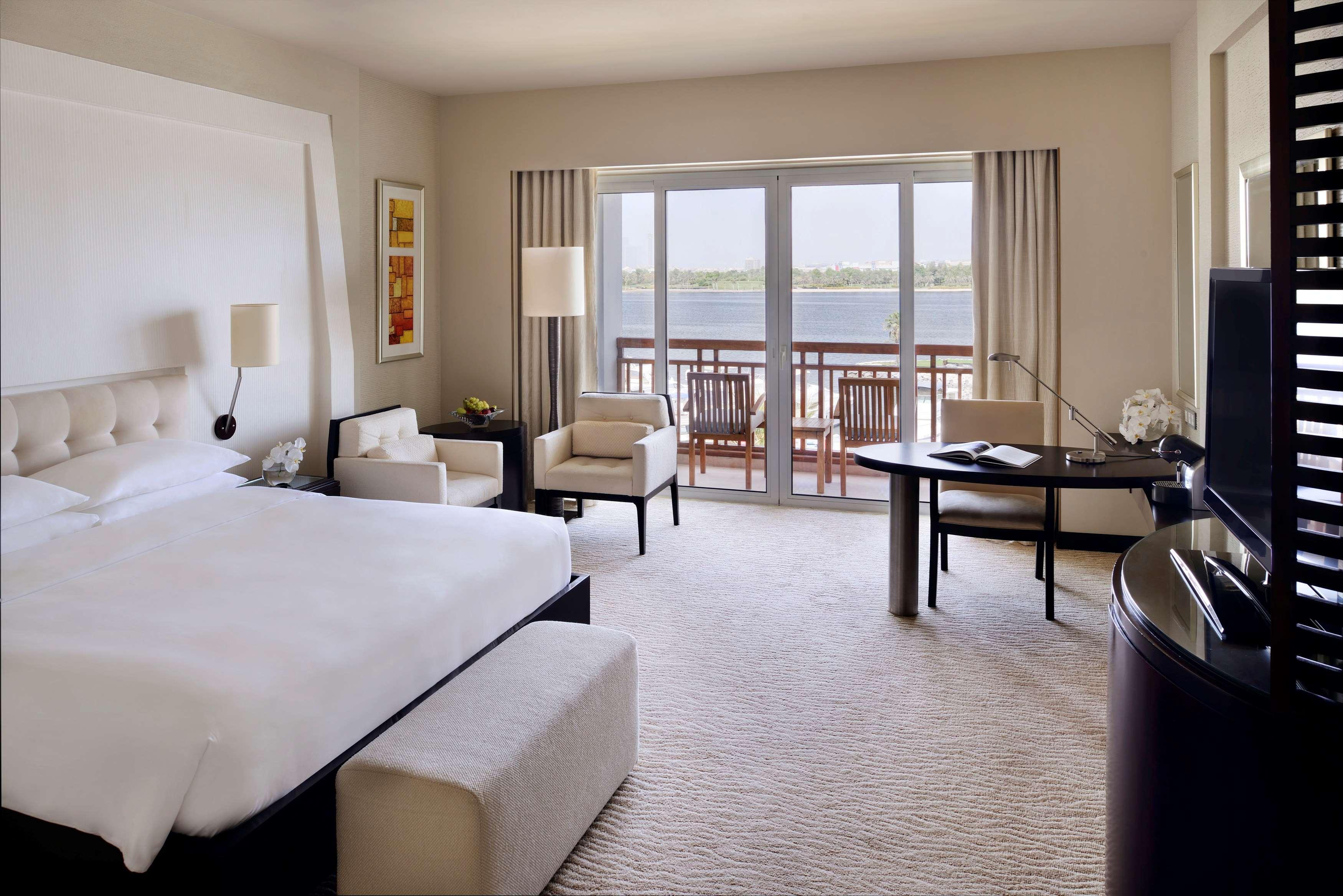 Park Hyatt Dubai Hotel Exterior photo A room at the Jumeirah Beach Hotel